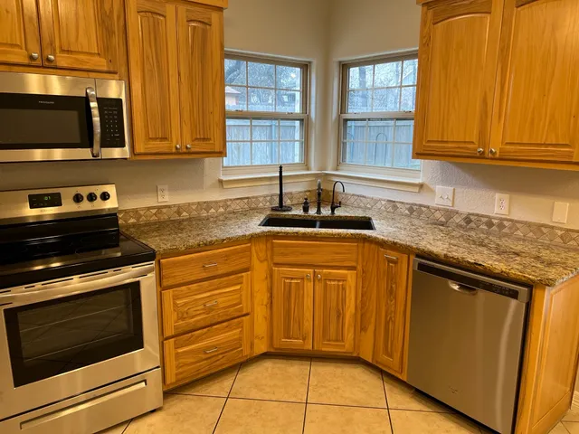 $2,600 | 503 Woodland Park Drive, Marble Falls, TX 78654