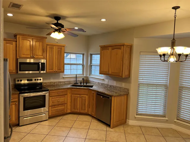 $2,600 | 503 Woodland Park Drive, Marble Falls, TX 78654