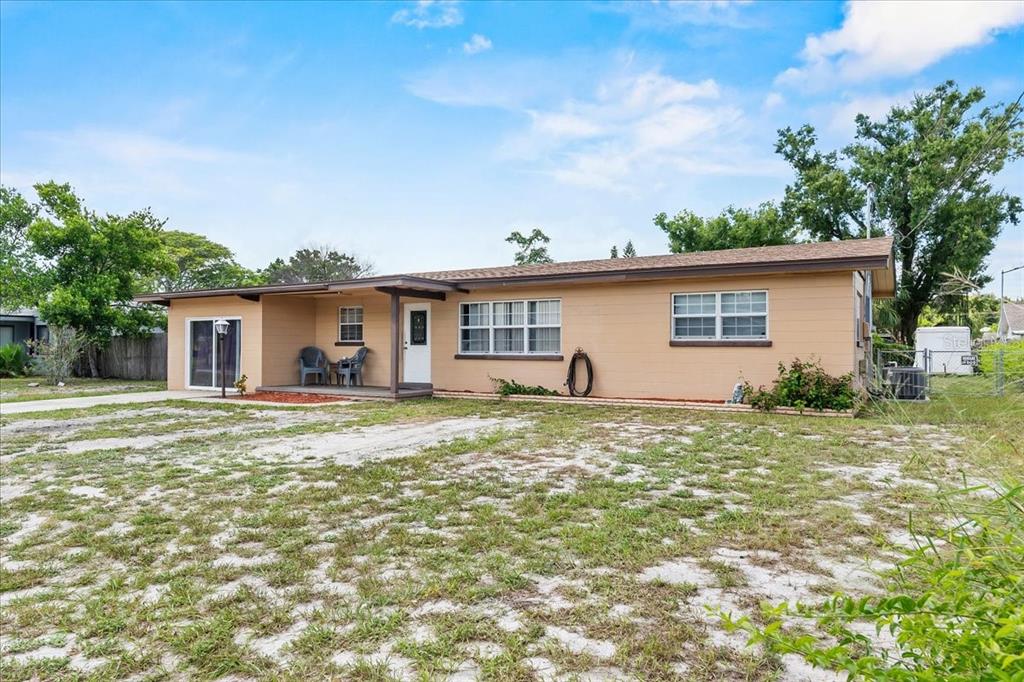 113 4th Street Winter Haven, FL 33880 - Photo 4 of 35 a backyard of a house with table and chairs