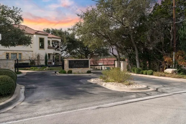 $684,000 | 9 Sunset Park Cove, Lakeway, TX 78734