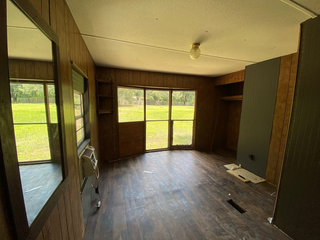 558 Tee Vee Road Elloree, SC 29047 - Photo 15 of 21 2nd mobile home living room