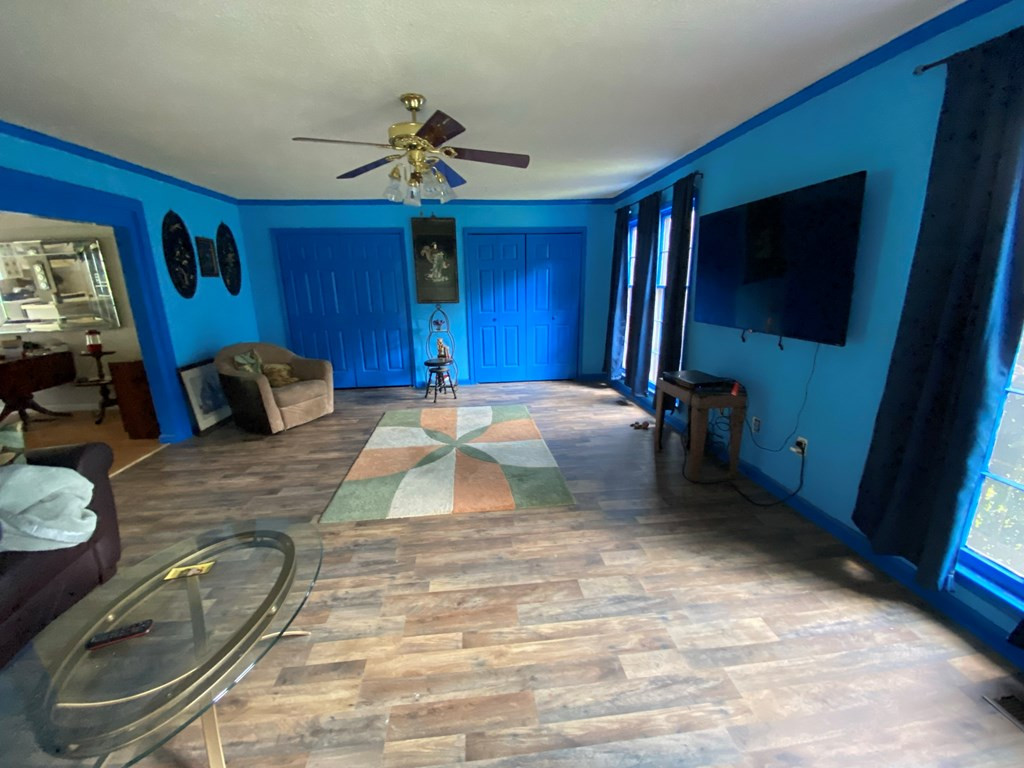 558 Tee Vee Road Elloree, SC 29047 - Photo 3 of 21 Living Room