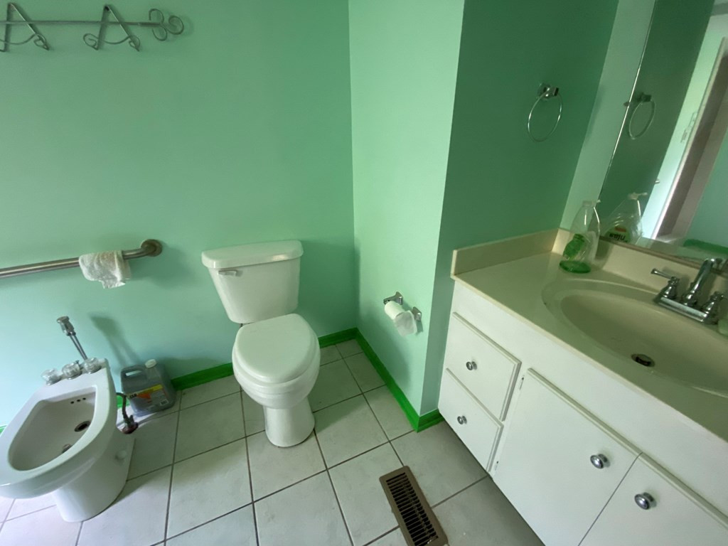 558 Tee Vee Road Elloree, SC 29047 - Photo 8 of 21 Master Bathroom