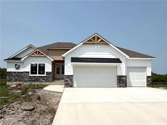 $725,000 | 3116 Southwest Summit View Trail, Lee's Summit, MO 64082