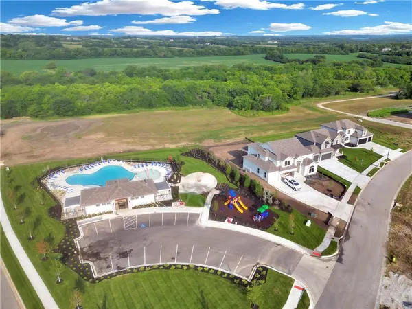 $732,000 | 3116 Southwest Summit View Trail, Lee's Summit, MO 64082