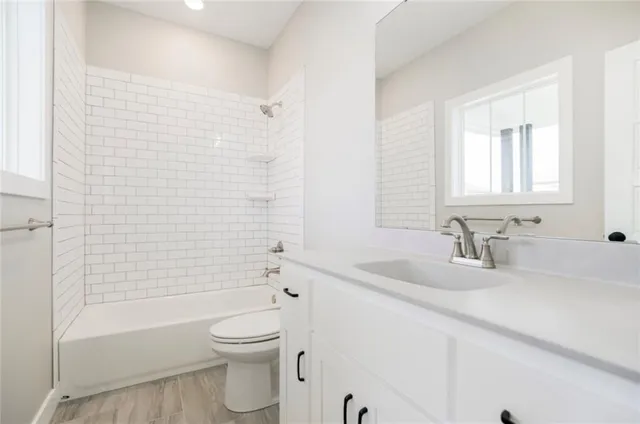 $725,000 | 3116 Southwest Summit View Trail, Lee's Summit, MO 64082