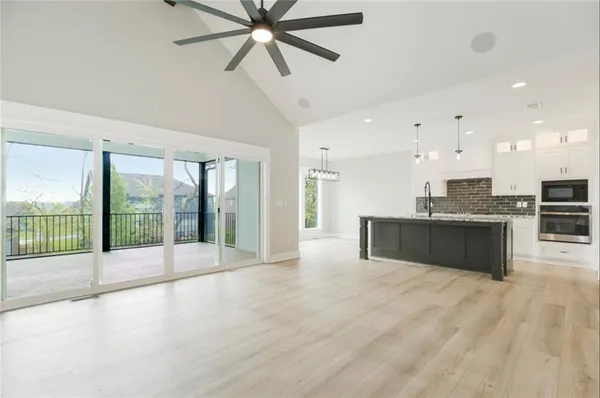 $732,000 | 3116 Southwest Summit View Trail, Lee's Summit, MO 64082