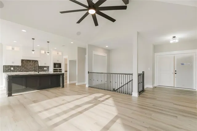 $725,000 | 3116 Southwest Summit View Trail, Lee's Summit, MO 64082