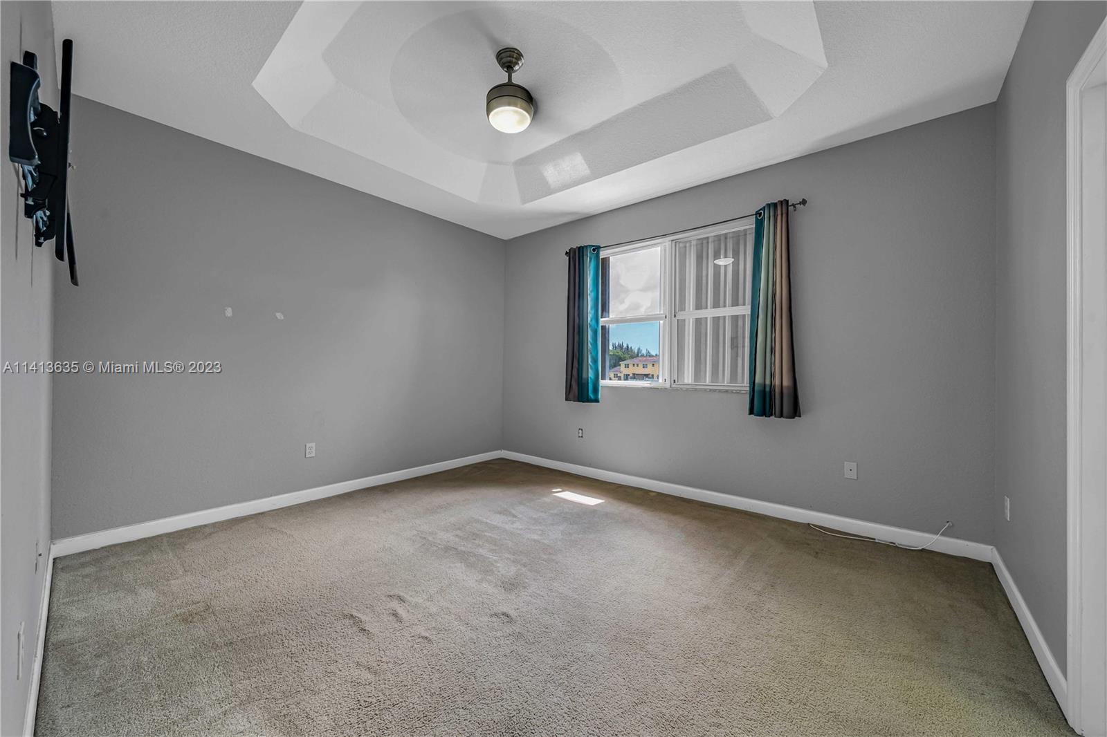 949 Northeast 42nd Avenue Homestead, FL 33033 - Photo 14 of 22 an empty room with windows and ceiling fan