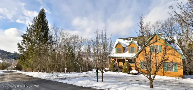 a view of a backyard of the house
