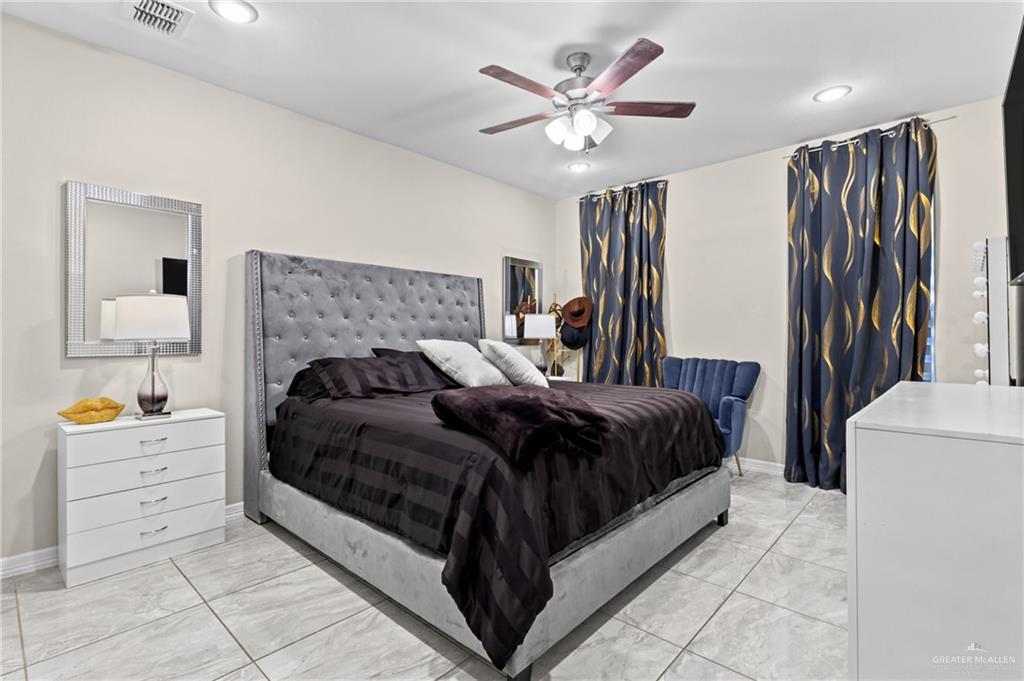 1904 Ridgeway Circle Edinburg, TX 78542 - Photo 12 of 32 Spacious room featuring light-toned walls, recessed lighting, and a ceiling fan