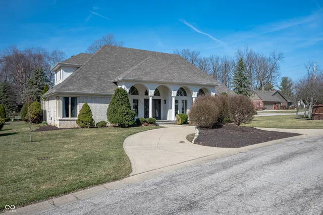 $524,900 | 6520 Forrest Commons Boulevard, Indianapolis, IN 46227