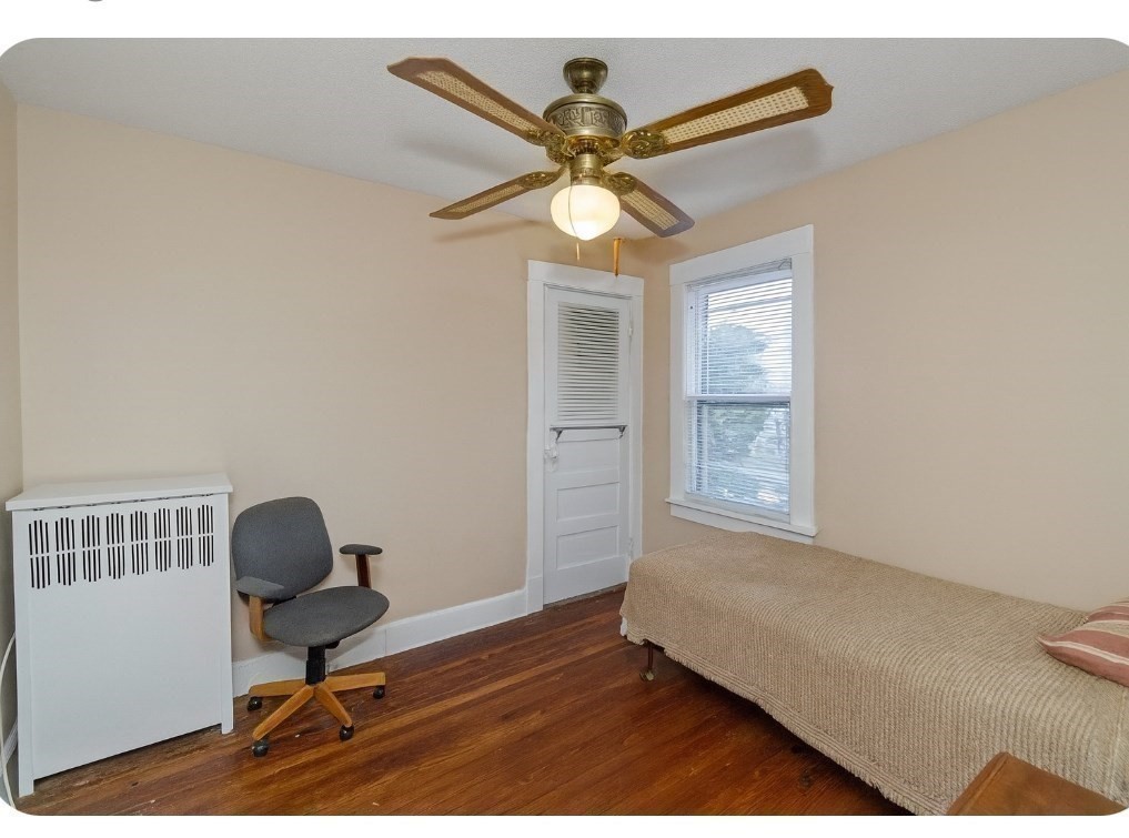 40 Eldridge Street Springfield, MA 01108 - Photo 10 of 22 a workspace with wooden floor and a window