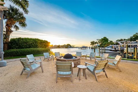 $1,050,000 | 1325 Snell Isle Boulevard Northeast, Unit 302, St. Petersburg, FL 33704