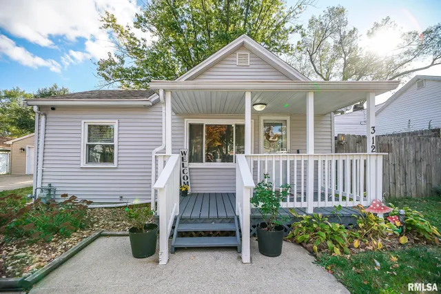 $102,000 | 312 Carola Street, Creve Coeur, IL 61610
