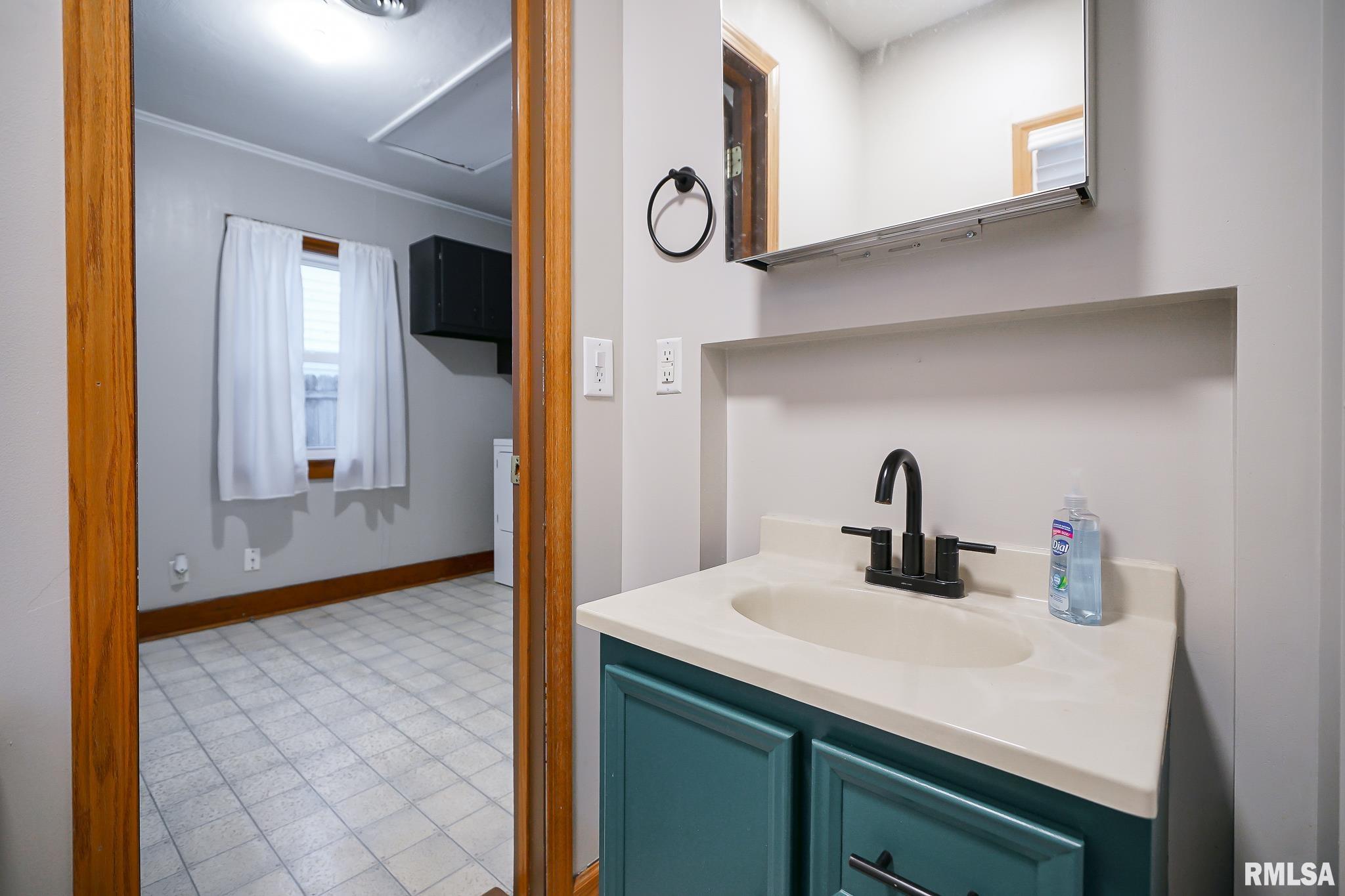 312 Carola Street Creve Coeur, IL 61610 - Photo 20 of 27