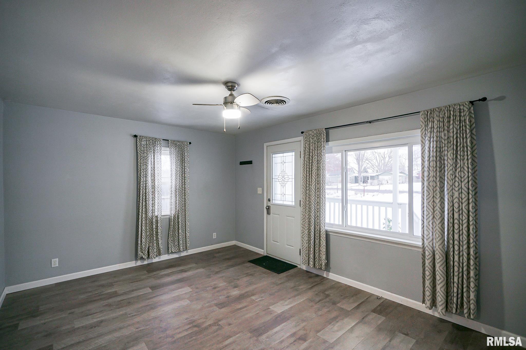 312 Carola Street Creve Coeur, IL 61610 - Photo 3 of 27