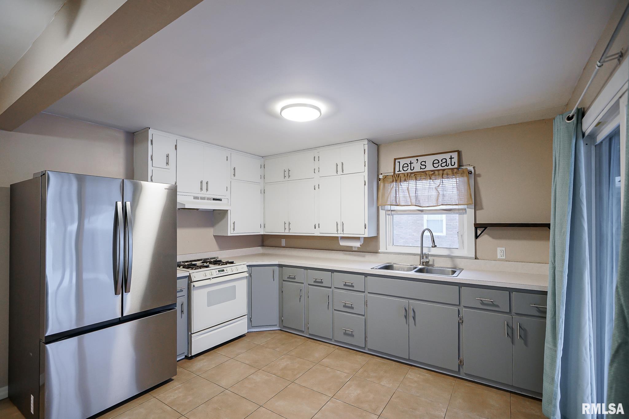 312 Carola Street Creve Coeur, IL 61610 - Photo 8 of 27