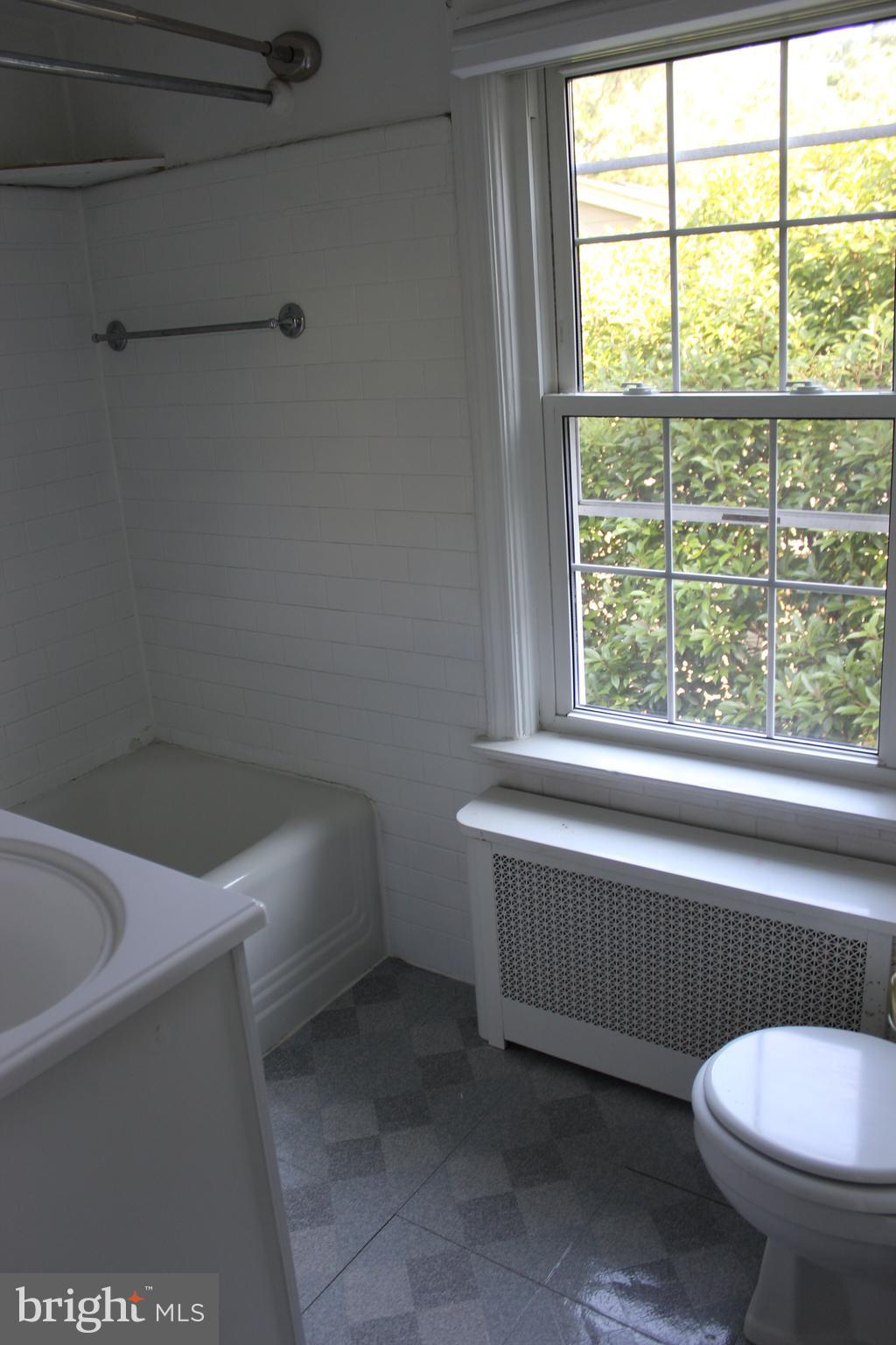 2702 Ridge Rd Drive Alexandria, VA 22302 - Photo 13 of 21 Full bath