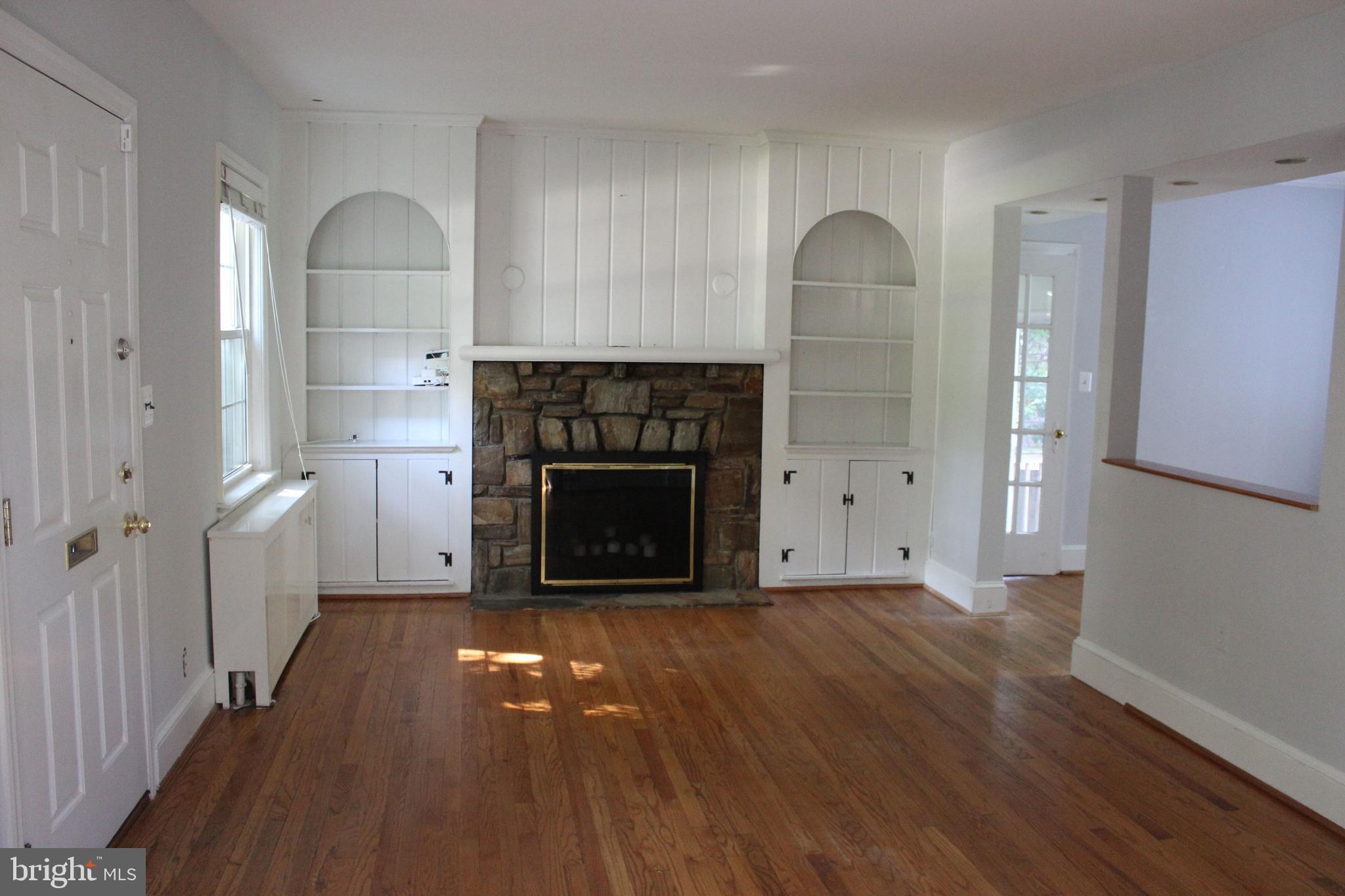 2702 Ridge Rd Drive Alexandria, VA 22302 - Photo 2 of 21 Living room