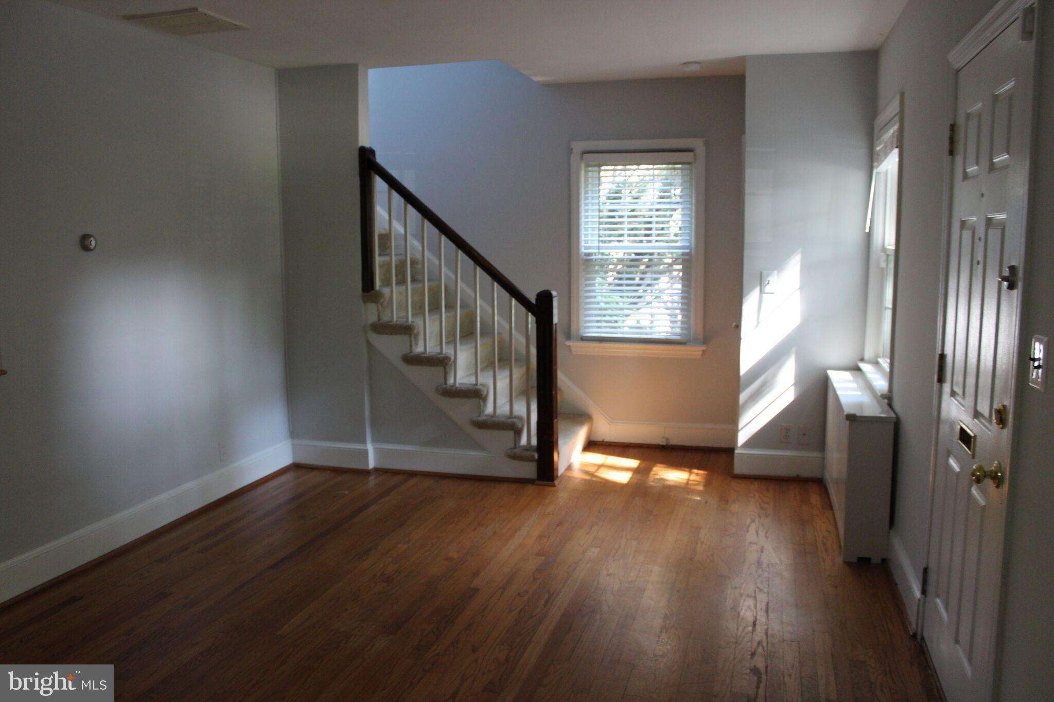 2702 Ridge Rd Drive Alexandria, VA 22302 - Photo 3 of 21 Living room