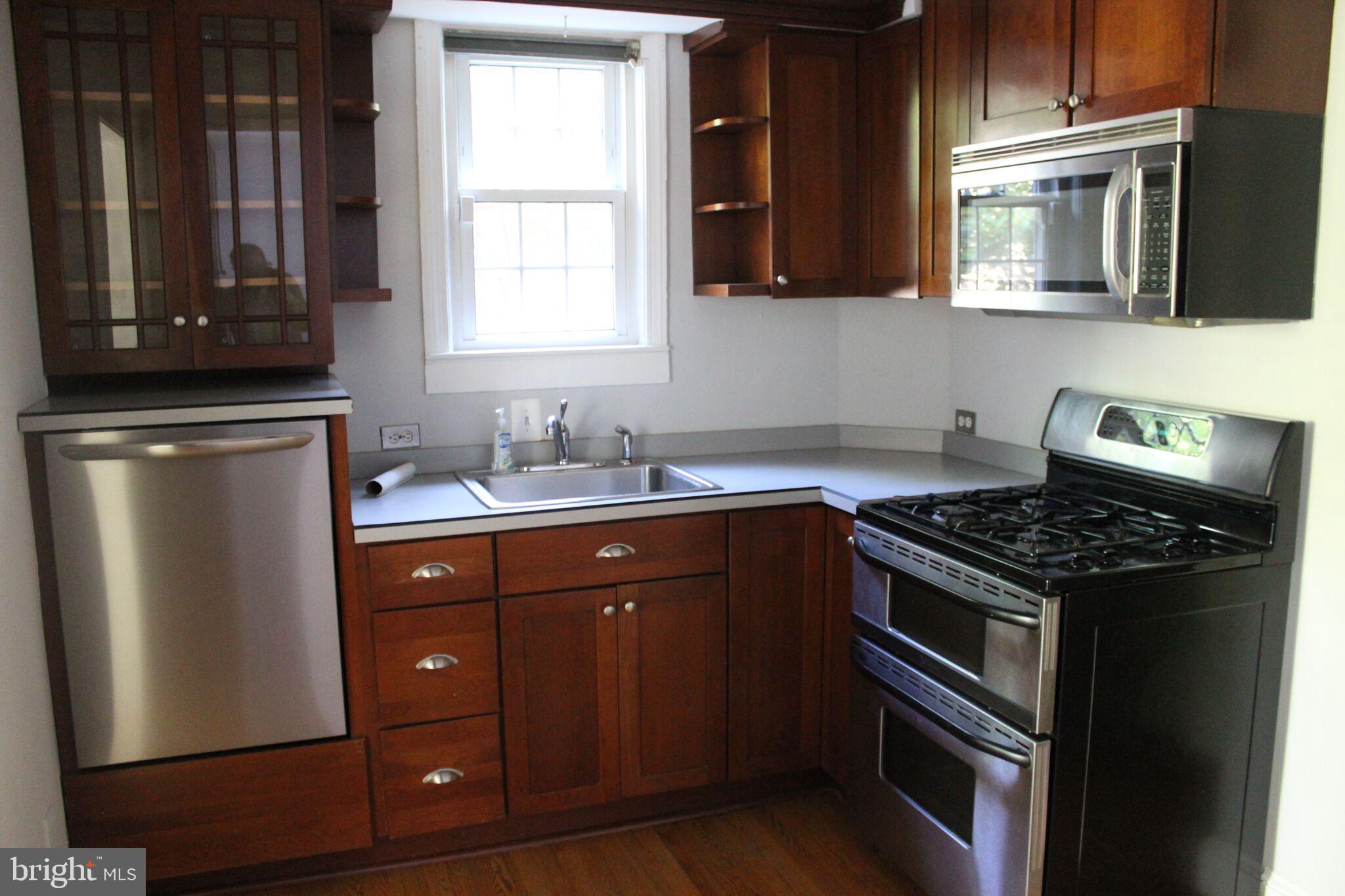 2702 Ridge Rd Drive Alexandria, VA 22302 - Photo 6 of 21 Kitchen