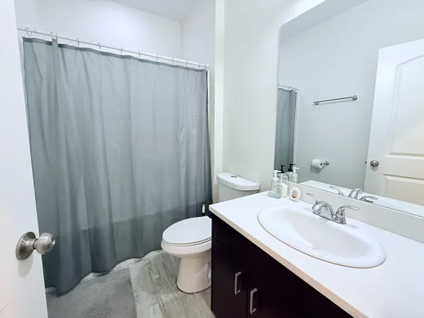 $4,000 | 1750 West North Avenue, Unit 2, Chicago, IL 60622