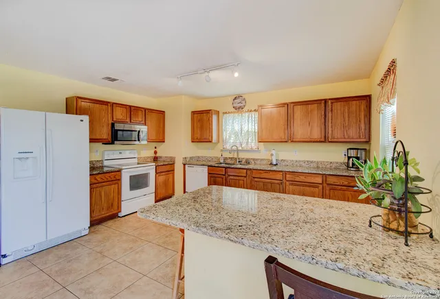 $2,150 | 7411 Copper Cove, Converse, TX 78109