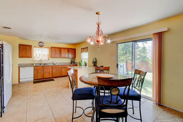 $2,150 | 7411 Copper Cove, Converse, TX 78109