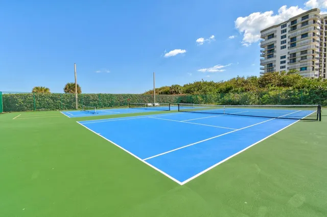 a view of a tennis court