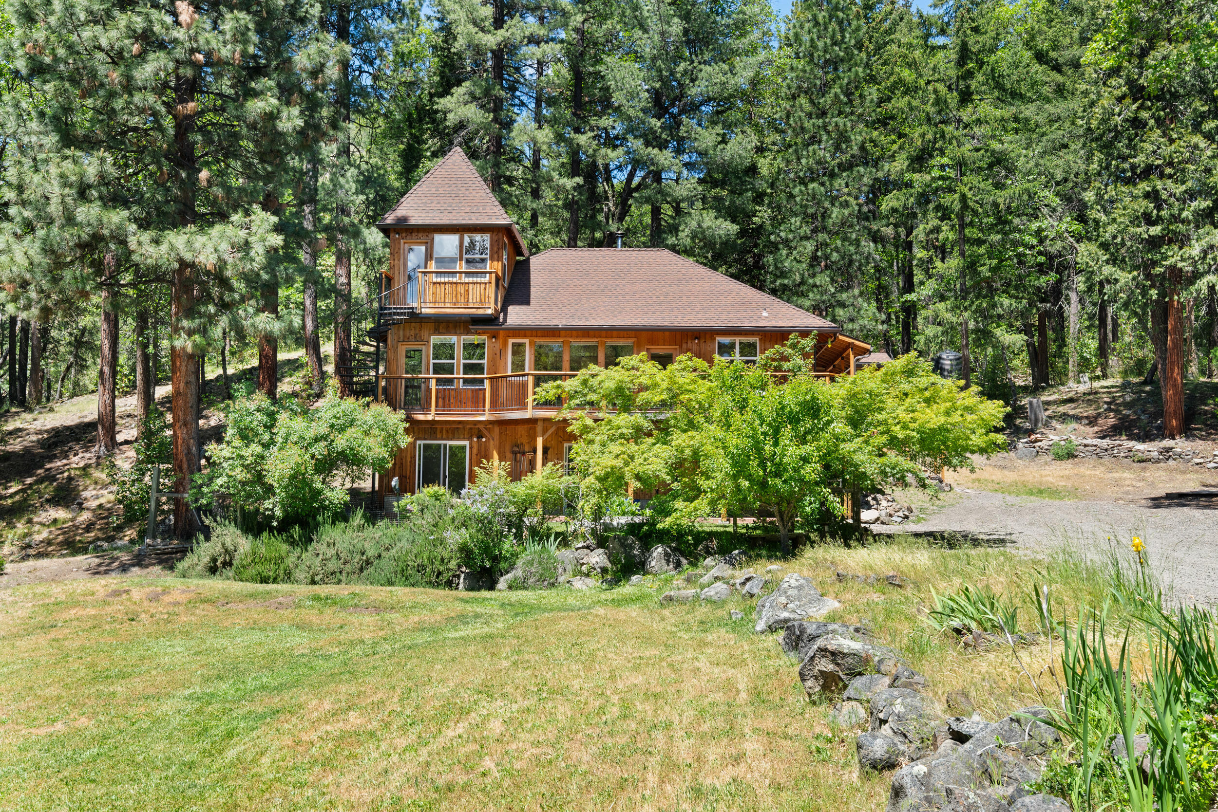 1700 Tyler Creek Road Ashland, OR 97520 - Photo 1 of 58