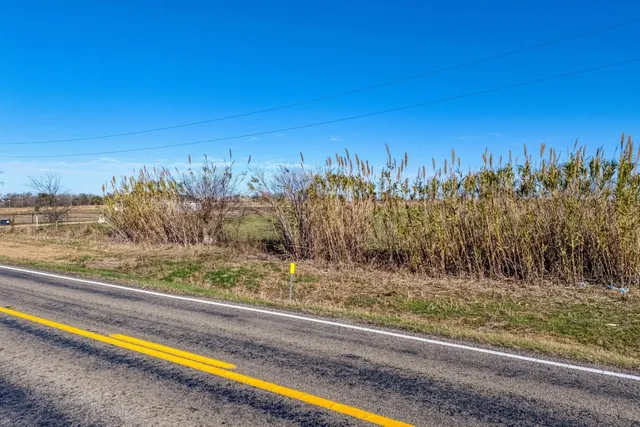 $250,000 | 18502 Fm 2268, Holland, TX 76534