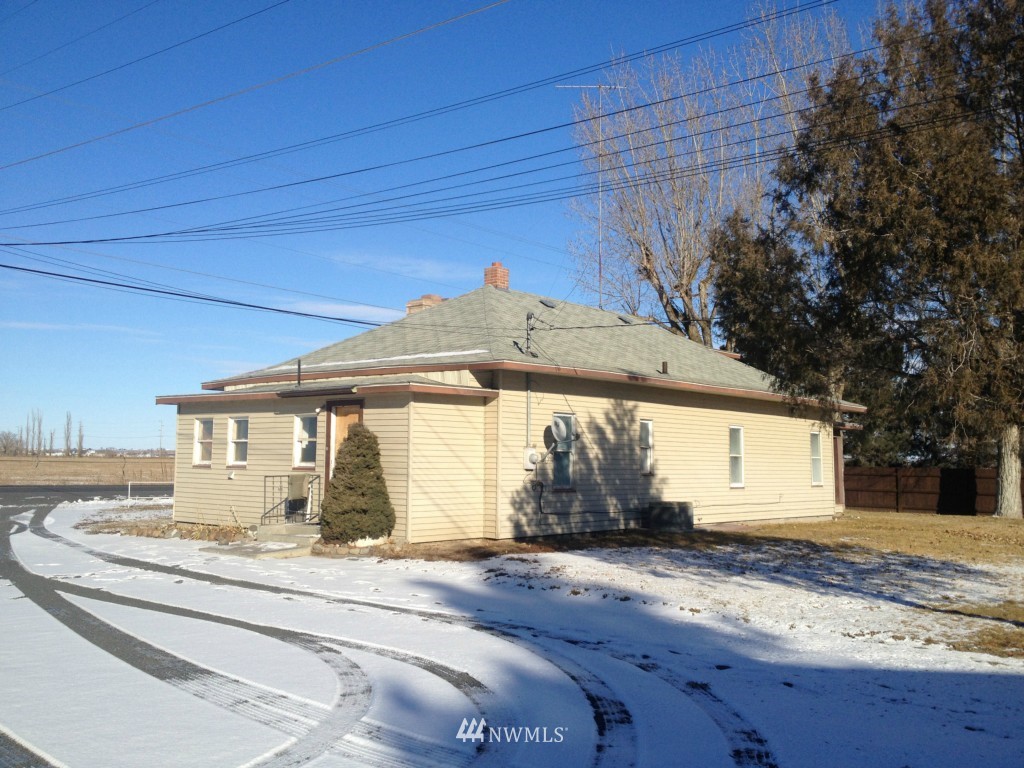 9859 Harris Road Northeast Moses Lake, WA 98837 - Photo 3 of 17 Gallery Image 3