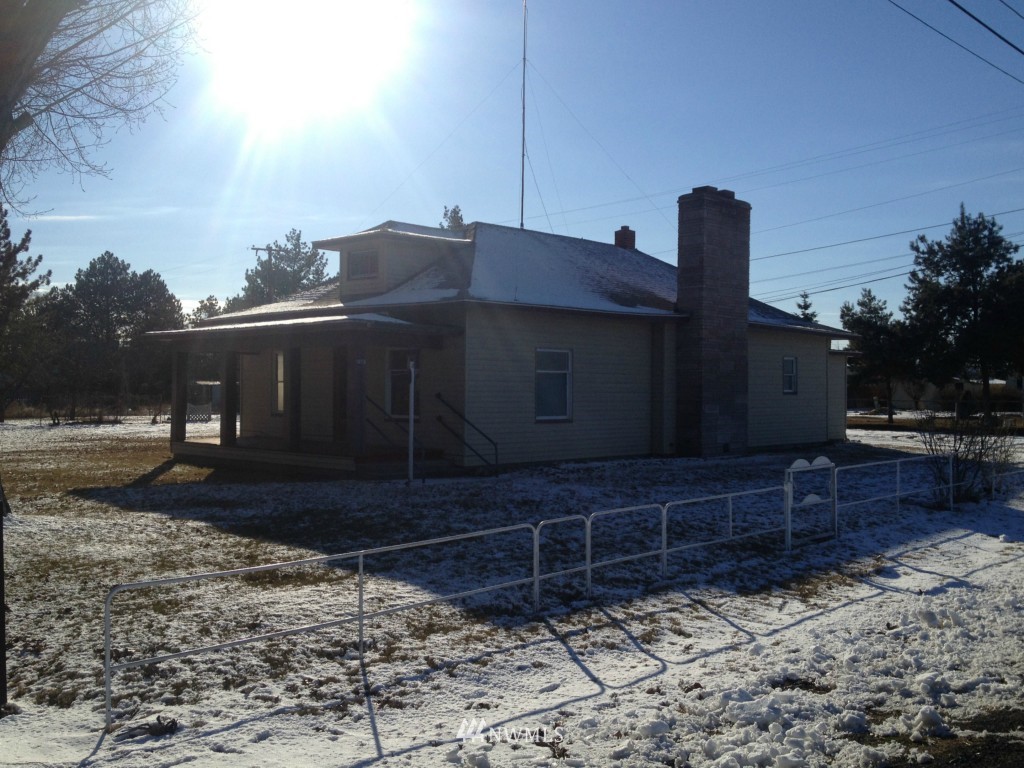 9859 Harris Road Northeast Moses Lake, WA 98837 - Photo 4 of 17 Gallery Image 4