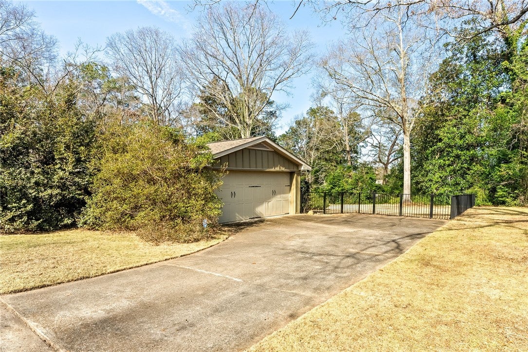 905 Moores Mill Road Auburn, AL 36830 - Photo 35 of 36 Pool house garage