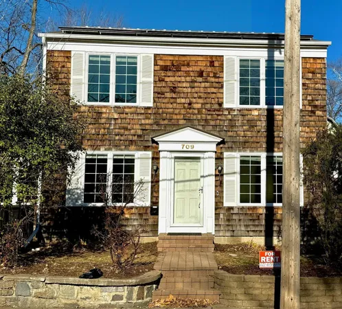 $3,200 | 709 Wayzata Boulevard East, Wayzata, MN 55391