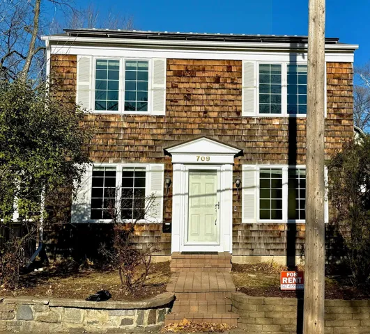 $3,200 | 709 Wayzata Boulevard East, Wayzata, MN 55391