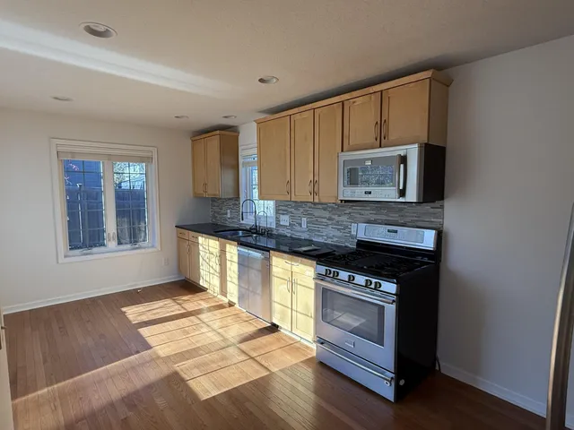 $3,200 | 709 Wayzata Boulevard East, Wayzata, MN 55391