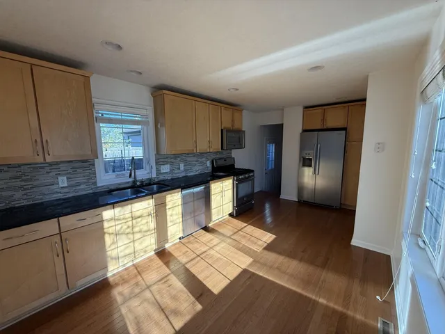 $3,200 | 709 Wayzata Boulevard East, Wayzata, MN 55391