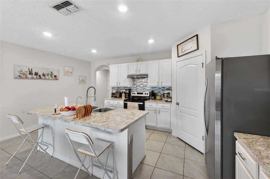 1323 Fox Squirrel Drive Davenport, FL 33897 - Photo 11 of 78