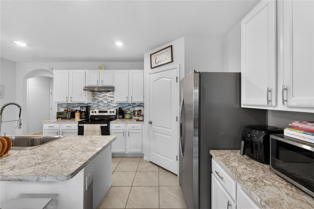 1323 Fox Squirrel Drive Davenport, FL 33897 - Photo 12 of 78