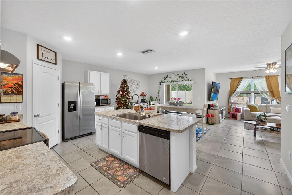 1323 Fox Squirrel Drive Davenport, FL 33897 - Photo 5 of 78