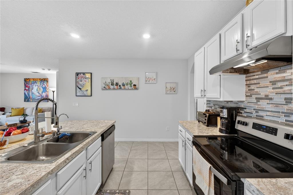 1323 Fox Squirrel Drive Davenport, FL 33897 - Photo 7 of 78