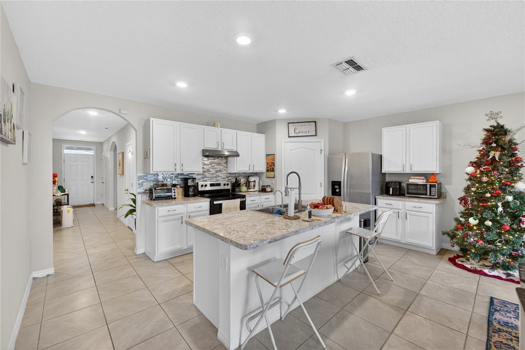 1323 Fox Squirrel Drive Davenport, FL 33897 - Photo 8 of 78