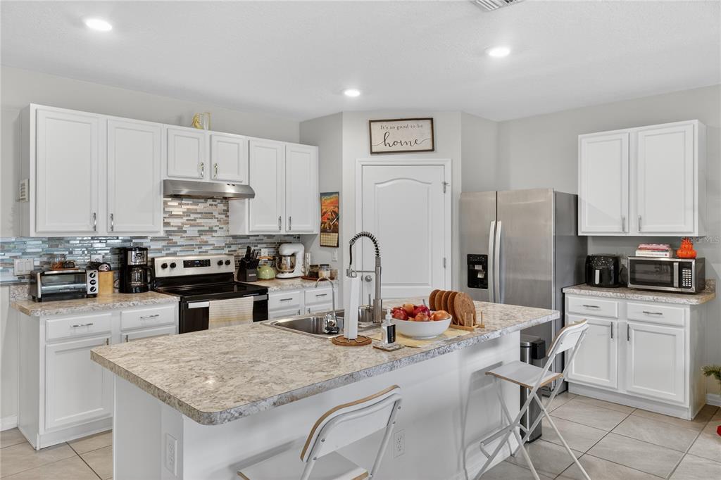 1323 Fox Squirrel Drive Davenport, FL 33897 - Photo 9 of 78