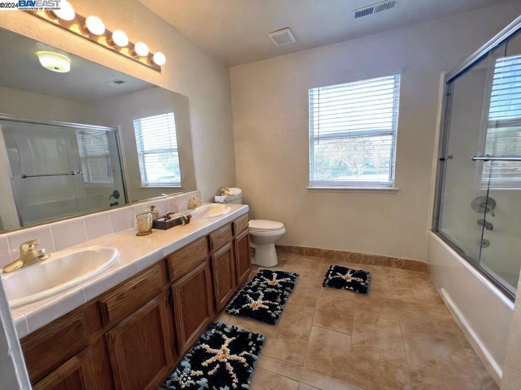 95377 Scott Tracy, CA 93577 - Photo 20 of 46 a bathroom with a double vanity sink mirror and toilet