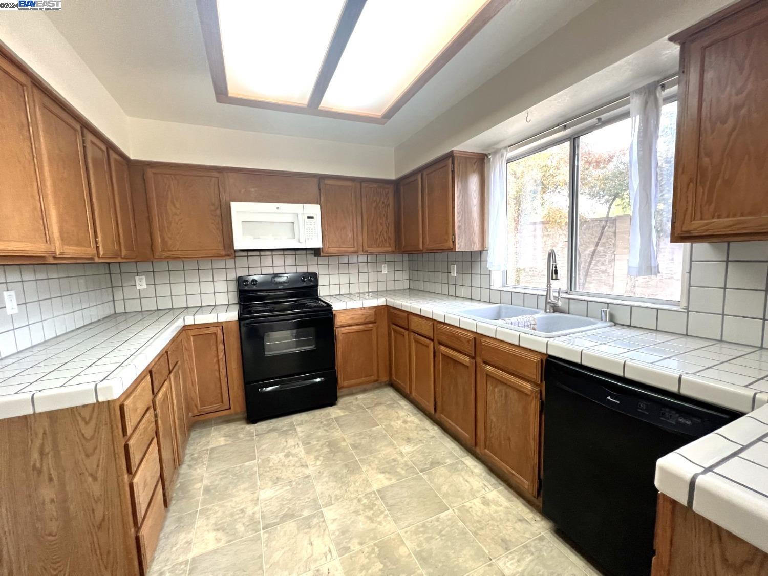 95377 Scott Tracy, CA 93577 - Photo 32 of 46 a kitchen with granite countertop a stove sink and cabinets