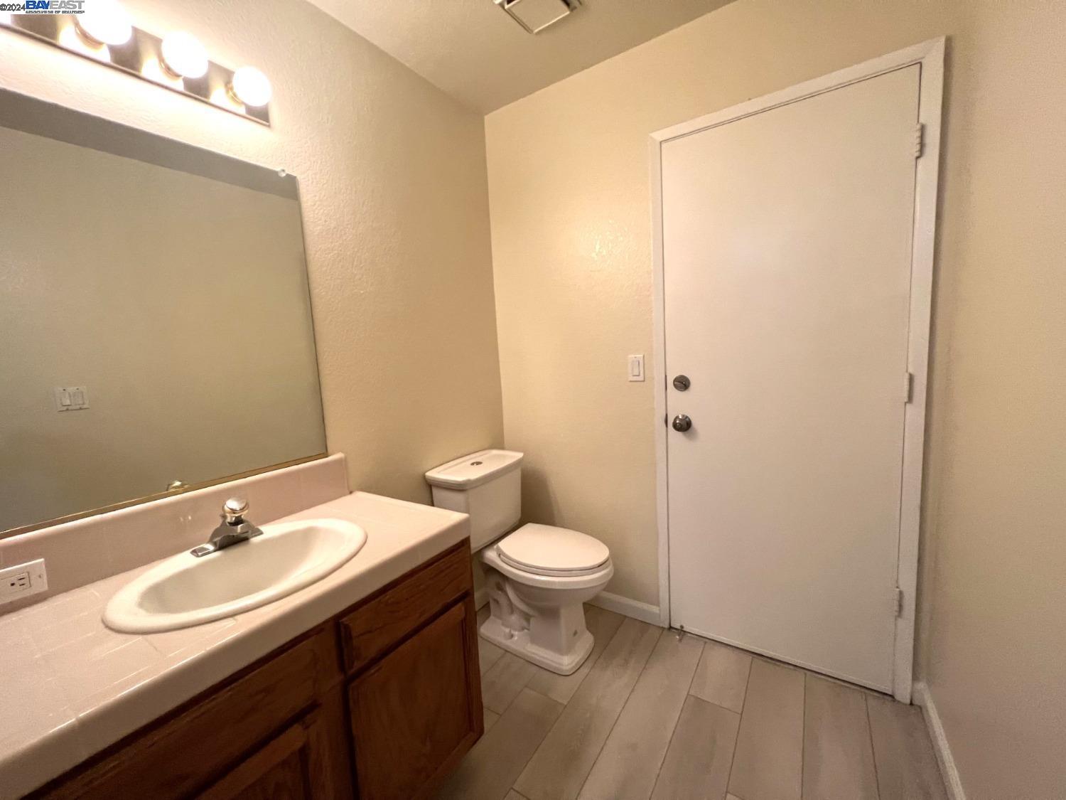 95377 Scott Tracy, CA 93577 - Photo 34 of 46 a bathroom with a sink and a toilet