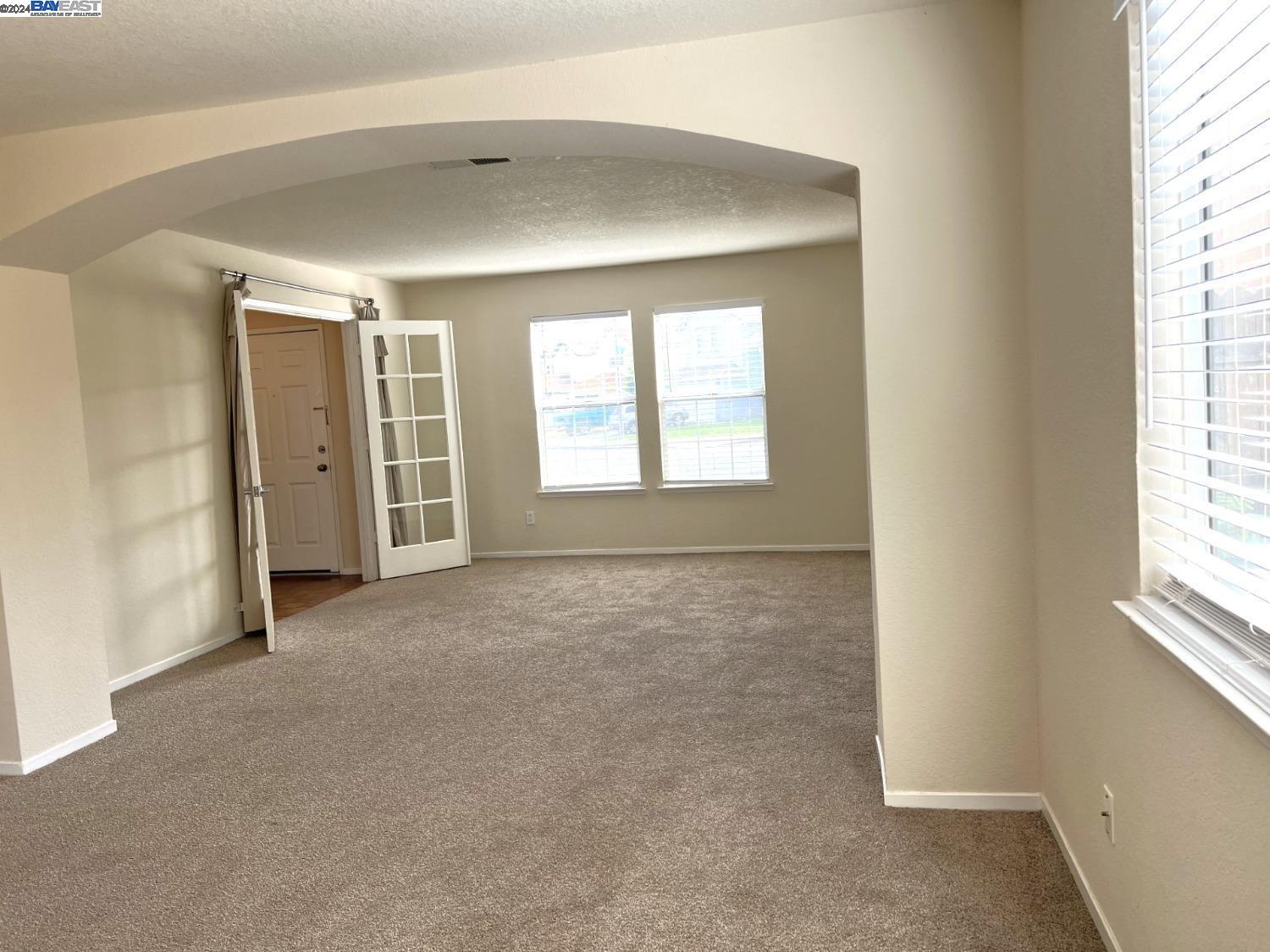 95377 Scott Tracy, CA 93577 - Photo 42 of 46 an empty room with windows and closet