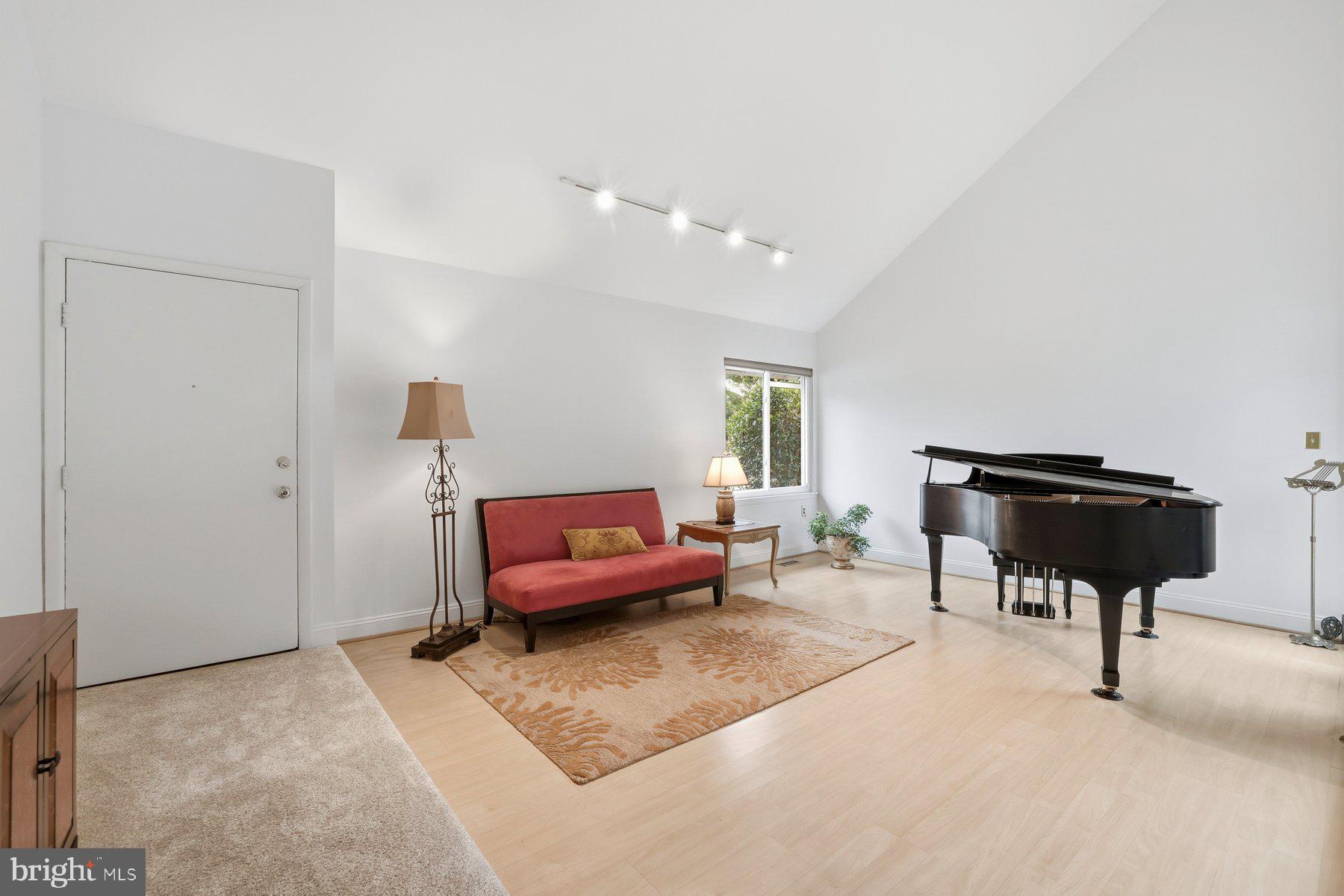 5948 Hall Street Springfield, VA 22152 - Photo 6 of 43